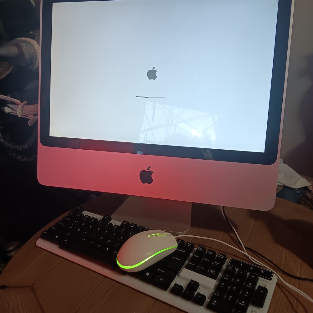 Apple Desktop Computer - Picture 3 of 4